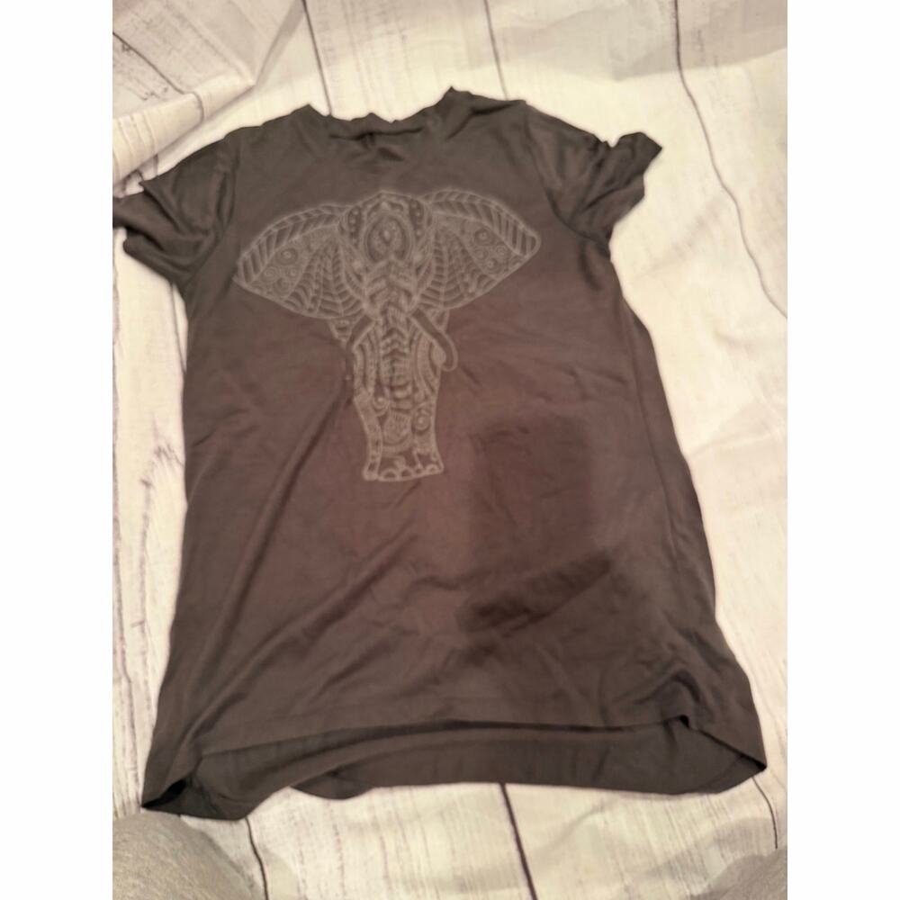 Zoe + Liv Tribal Elephant Short Sleeve Shirt Size S
